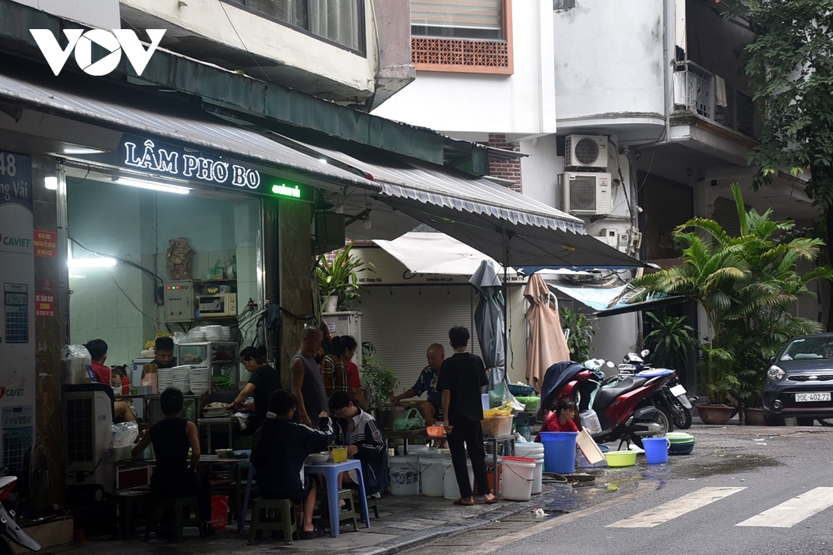 ha noi sang ngay bao ve nguoi dan pho co hoan kiem linh hoat thich ung hinh anh 10