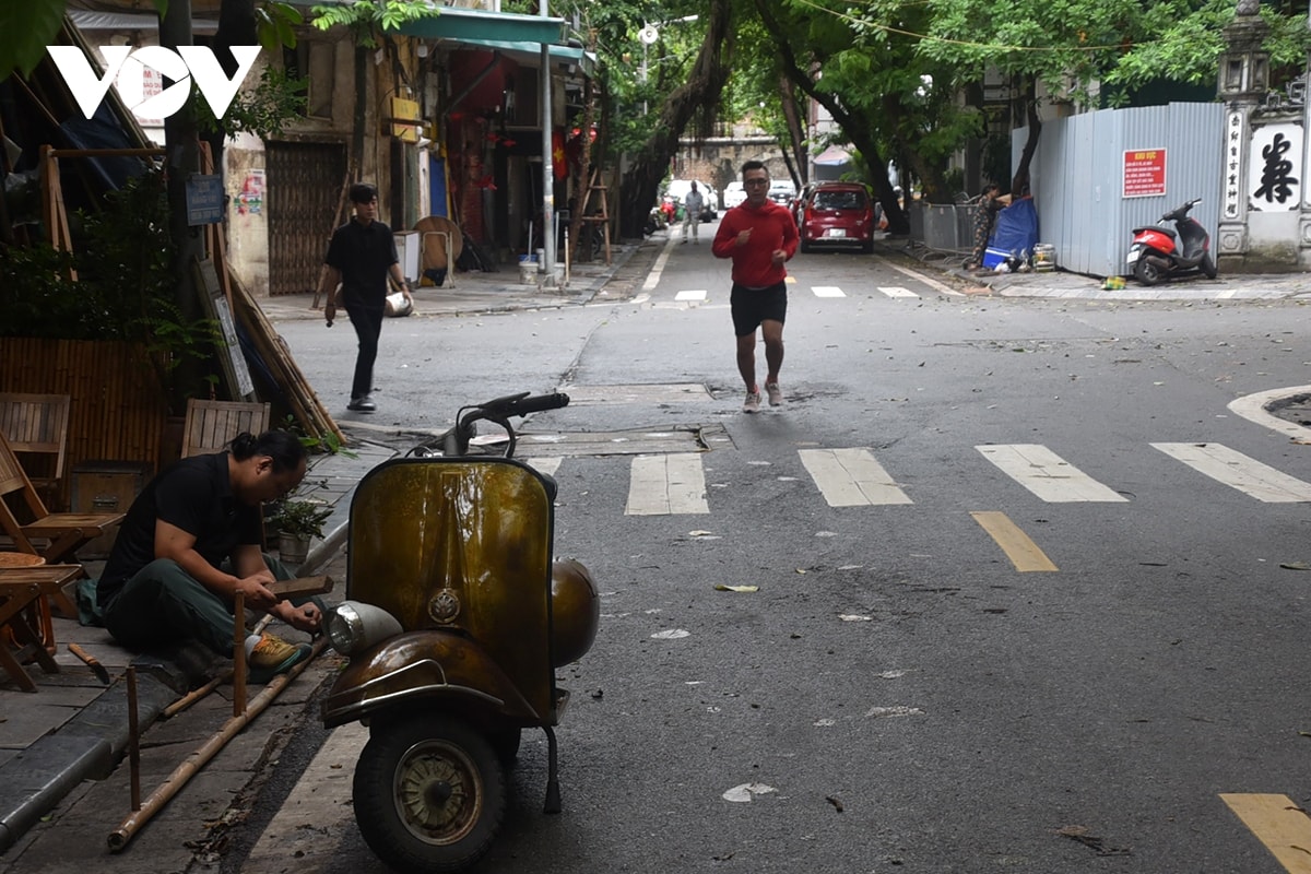 ha noi sang ngay bao ve nguoi dan pho co hoan kiem linh hoat thich ung hinh anh 14
