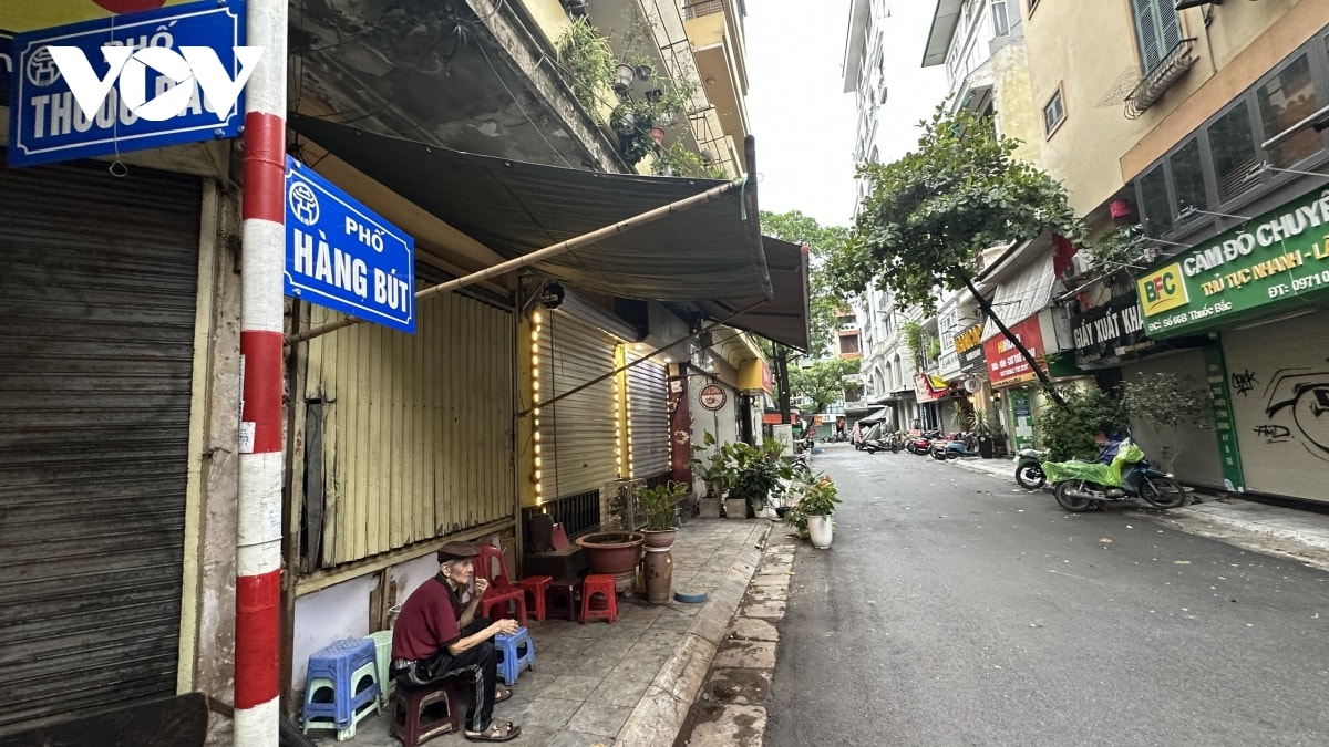 ha noi sang ngay bao ve nguoi dan pho co hoan kiem linh hoat thich ung hinh anh 12