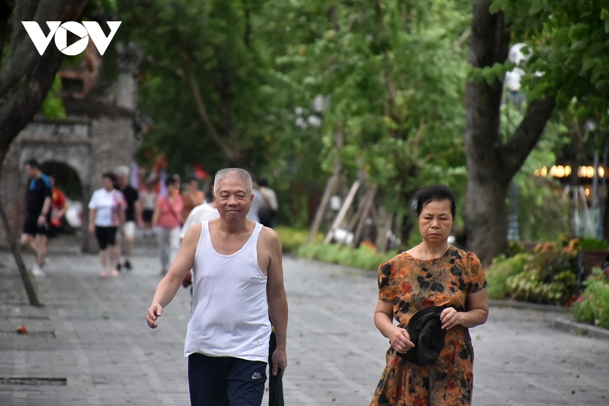 ha noi sang ngay bao ve nguoi dan pho co hoan kiem linh hoat thich ung hinh anh 3