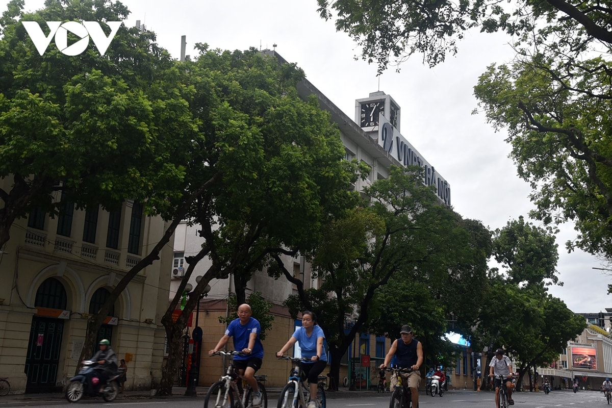 ha noi sang ngay bao ve nguoi dan pho co hoan kiem linh hoat thich ung hinh anh 4