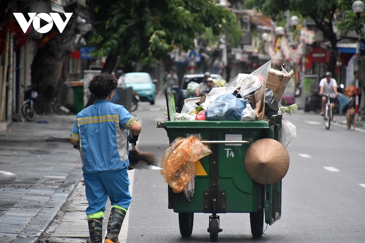 ha noi sang ngay bao ve nguoi dan pho co hoan kiem linh hoat thich ung hinh anh 8
