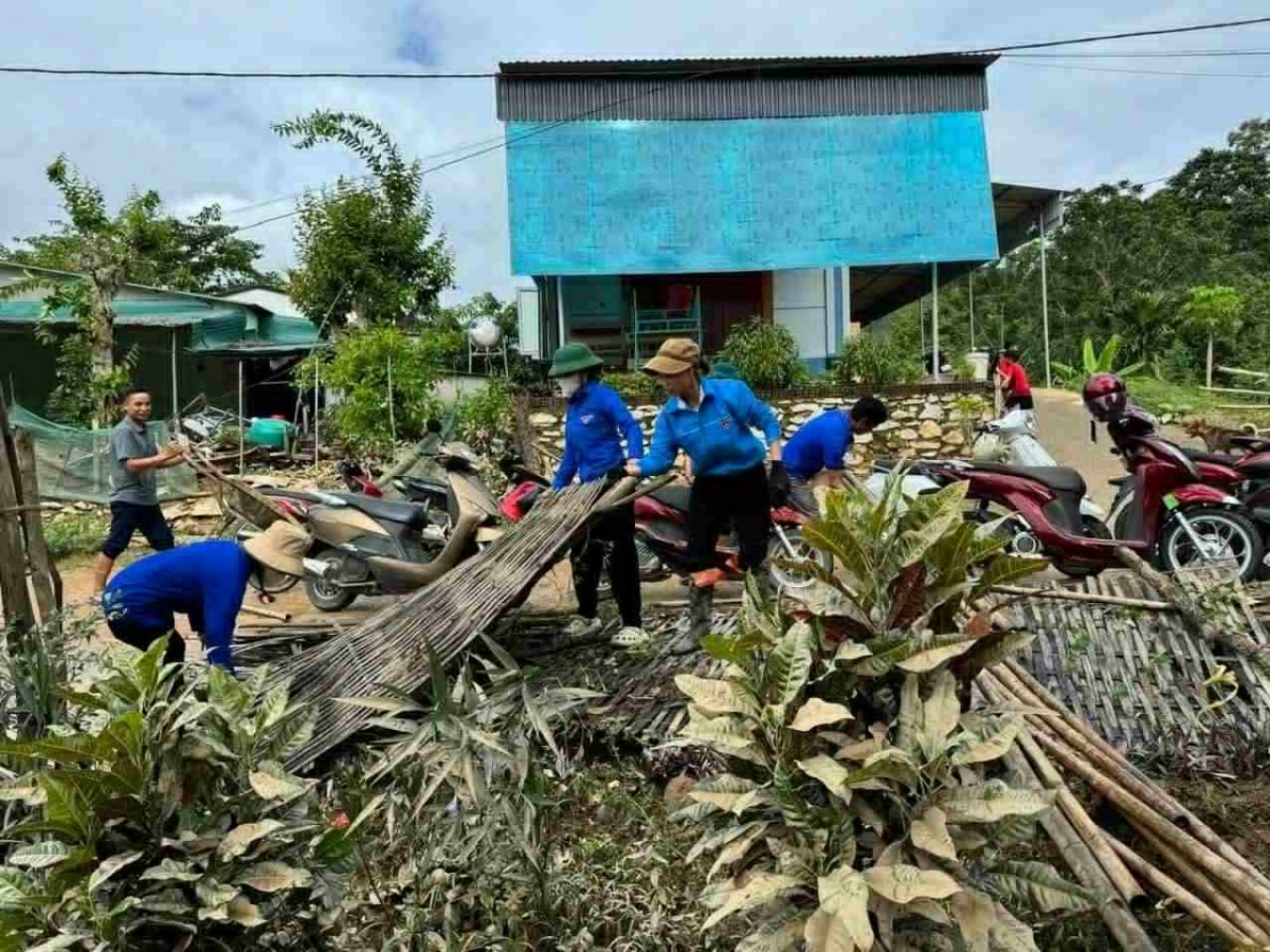 1.300 thanh nien tinh nguyen nghe an giup dan khac phuc hau qua do mua lu hinh anh 6
