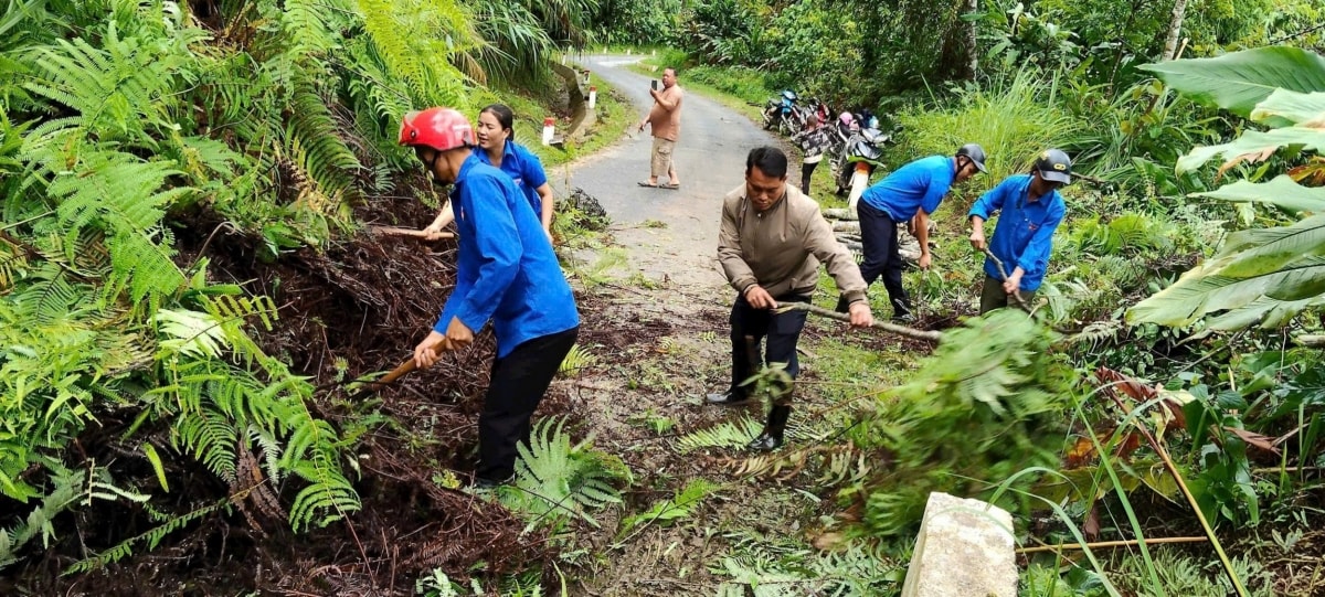 1.300 thanh nien tinh nguyen nghe an giup dan khac phuc hau qua do mua lu hinh anh 2