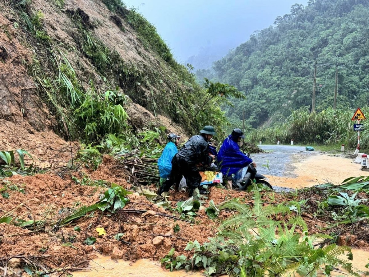 mưa lũ nghiêm trọng chia cắt nhiều đồn biên phòng và xã biên giới nghệ an hình ảnh 2 mua lu nghiem trong chia cat nhieu don bien phong va xa bien gioi nghe an hinh anh 2