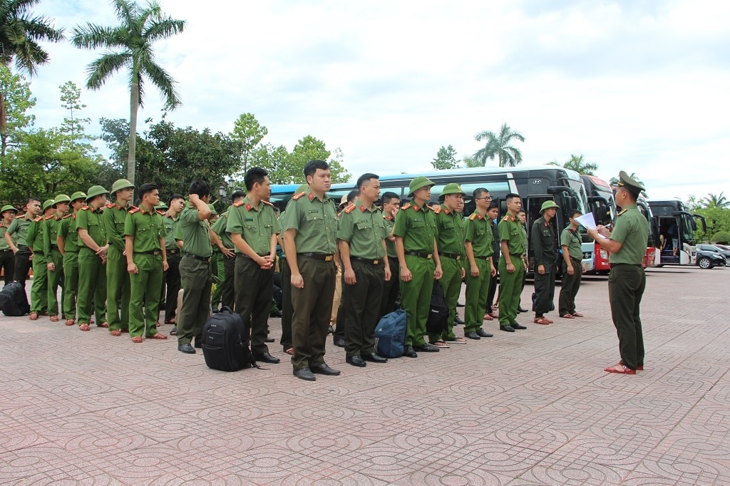 công an nghệ an xuất quân hỗ trợ người dân khắc phục hậu quả bão số 3 hình ảnh 1 cong an nghe an xuat quan ho tro nguoi dan khac phuc hau qua bao so 3 hinh anh 1