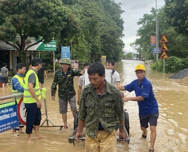 lũ trên sông cả tiếp tục dâng cao, người dân miền núi nghệ an căng mình chạy lũ hình ảnh 2 lu tren song ca tiep tuc dang cao, nguoi dan mien nui nghe an cang minh chay lu hinh anh 2