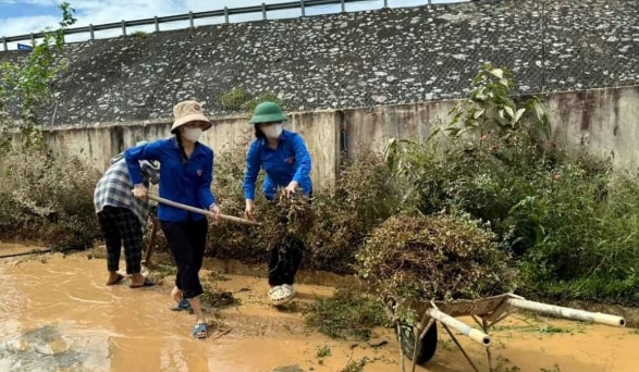 1.300 thanh nien tinh nguyen nghe an giup dan khac phuc hau qua do mua lu hinh anh 3