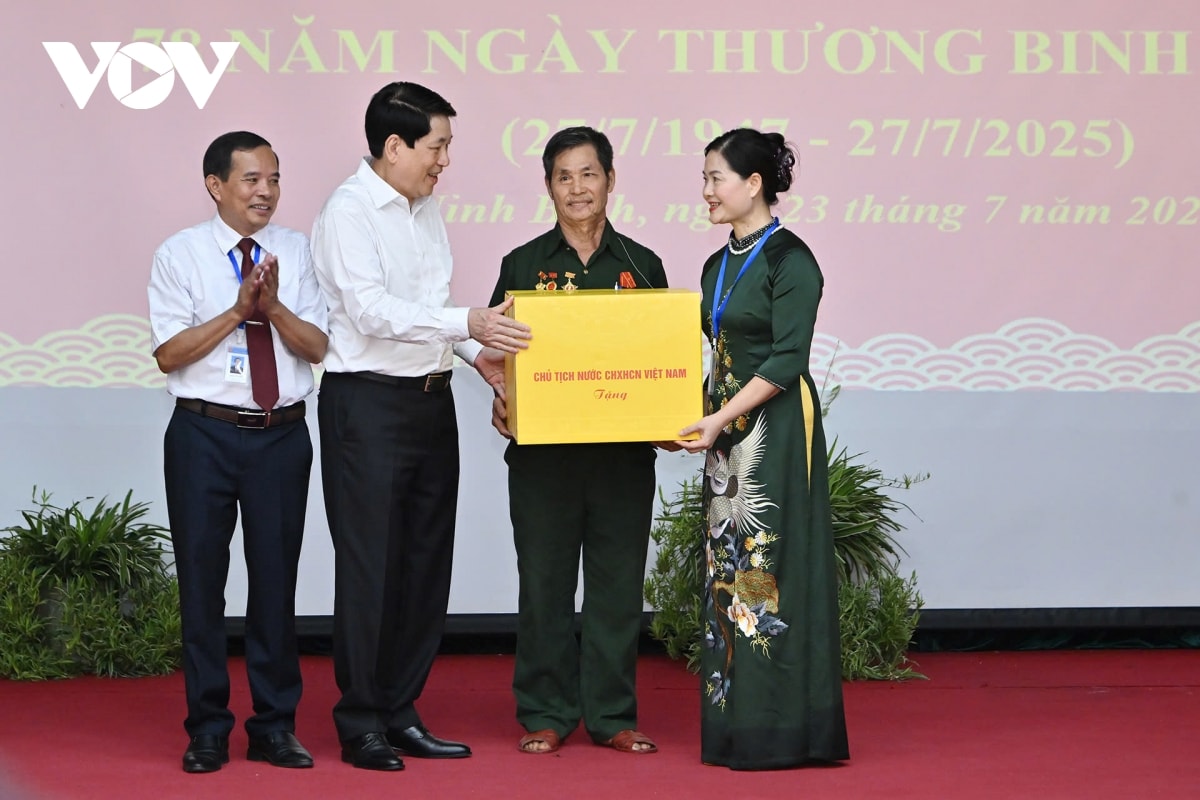chủ tịch nước lương cường thăm, tặng quà trung tâm Điều dưỡng thương binh duy tiên hình ảnh 4 chu tich nuoc luong cuong tham, tang qua trung tam Dieu duong thuong binh duy tien hinh anh 4