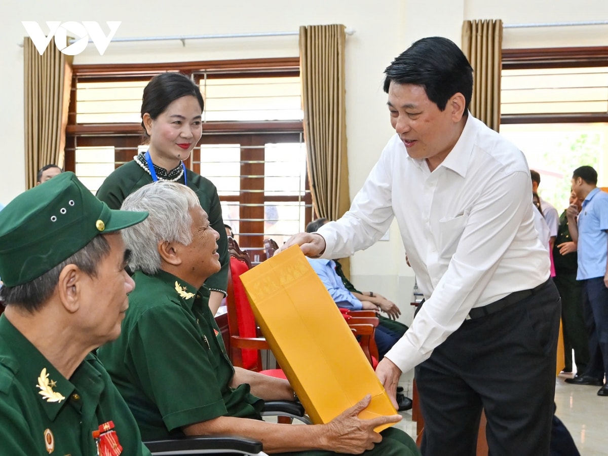 chủ tịch nước lương cường thăm, tặng quà trung tâm Điều dưỡng thương binh duy tiên hình ảnh 2 chu tich nuoc luong cuong tham, tang qua trung tam Dieu duong thuong binh duy tien hinh anh 2