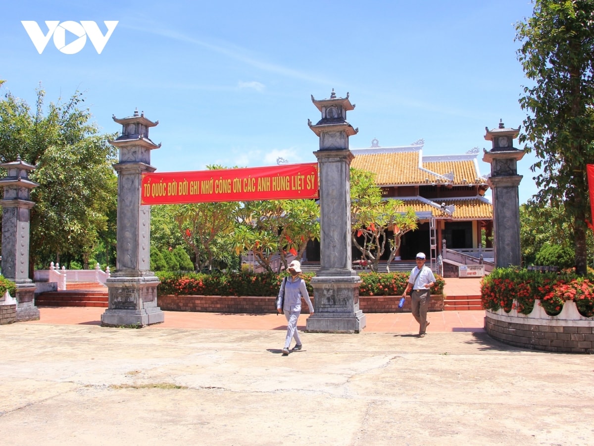 Den tho vong 13.000 anh hung liet si tren day truong son hinh anh 2