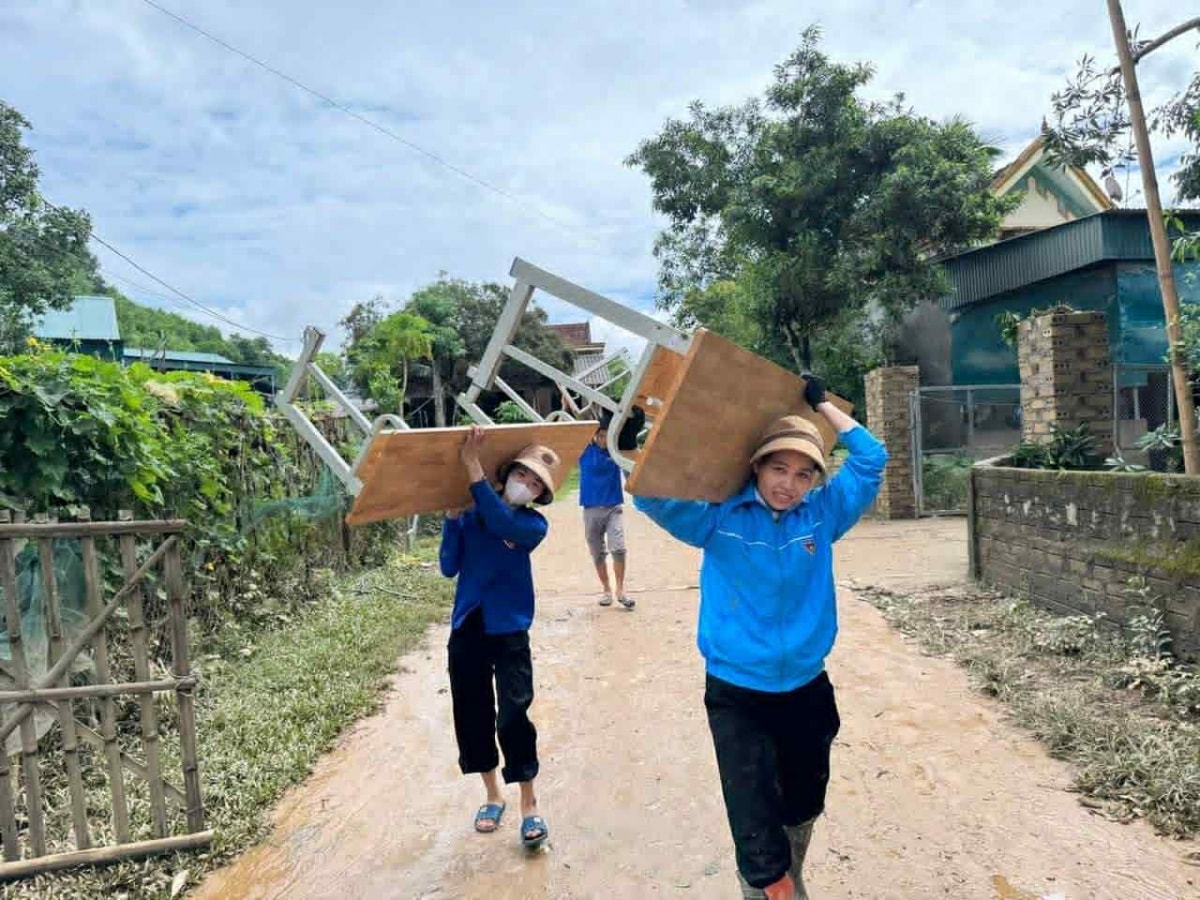 1.300 thanh nien tinh nguyen nghe an giup dan khac phuc hau qua do mua lu hinh anh 7