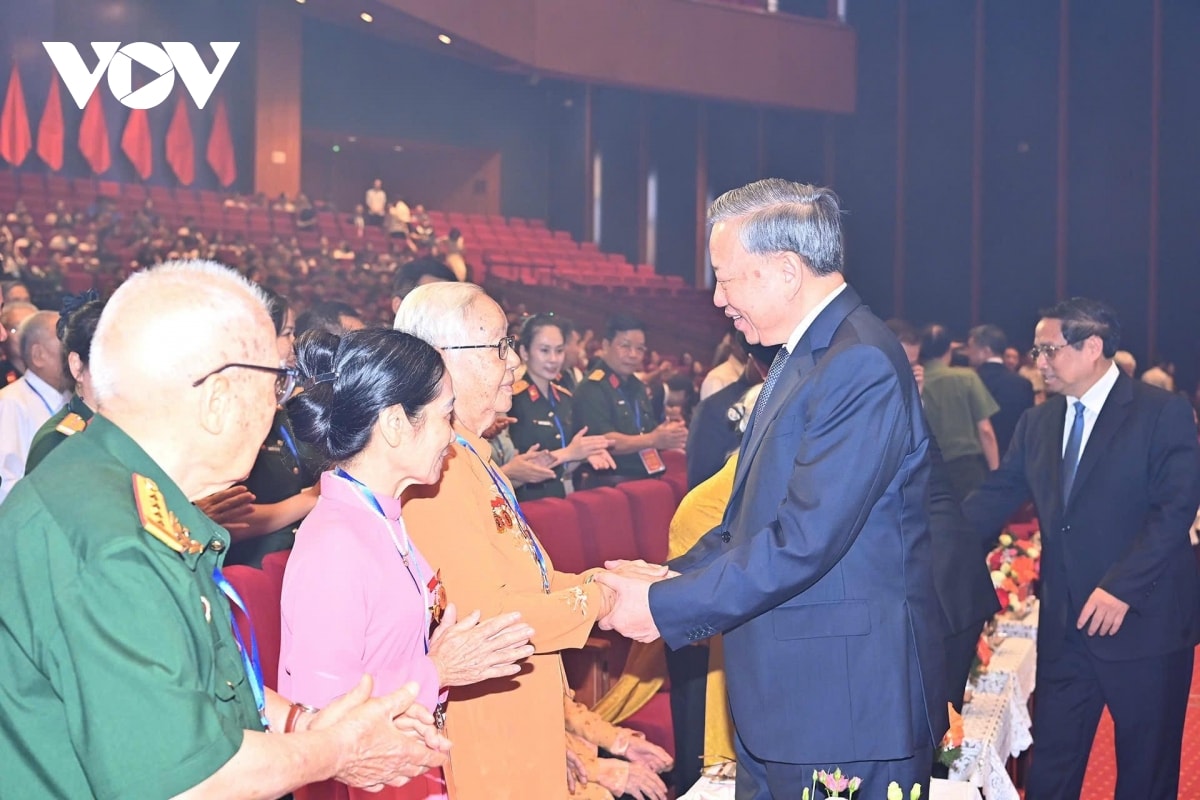 tong bi thu to lam nguoi co cong la bieu tuong thieng lieng cua long yeu nuoc hinh anh 2