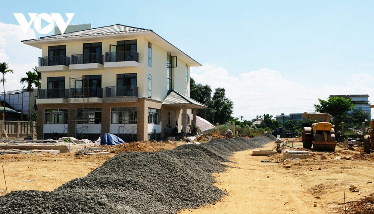 quảng ngãi khẩn trương thi công xây nhà công vụ bố trí cán bộ vào ở sau hợp nhất hình ảnh 1 quang ngai khan truong thi cong xay nha cong vu bo tri can bo vao o sau hop nhat hinh anh 1