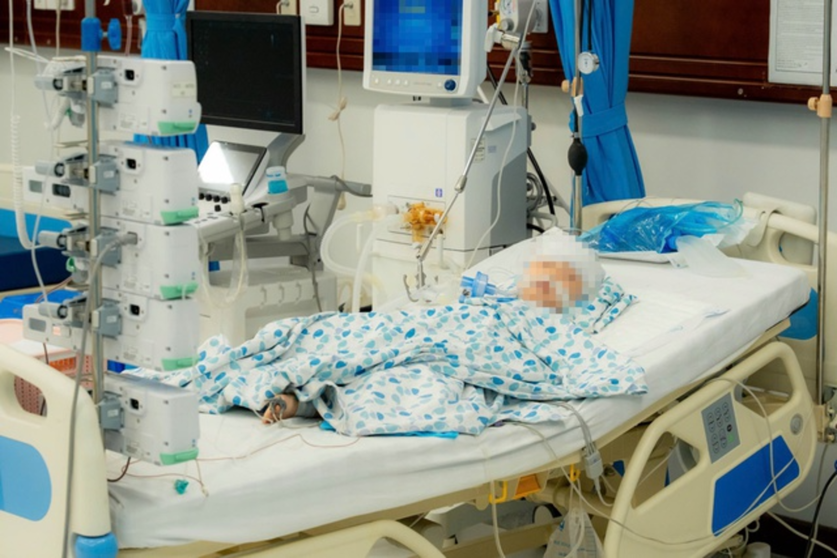 Bệnh nhi được theo dõi tích cực tại khoa Hồi sức tích cực, Bệnh viện Nhi Hà Nội. (Ảnh: Bệnh viện Nhi Hà Nội)