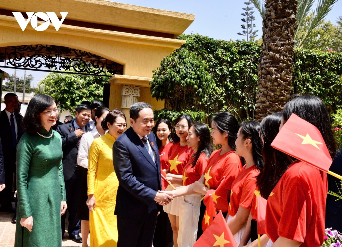 chủ tịch quốc hội gặp Đại sứ quán và cộng đồng người việt tại morocco hình ảnh 1 chu tich quoc hoi gap Dai su quan va cong dong nguoi viet tai morocco hinh anh 1
