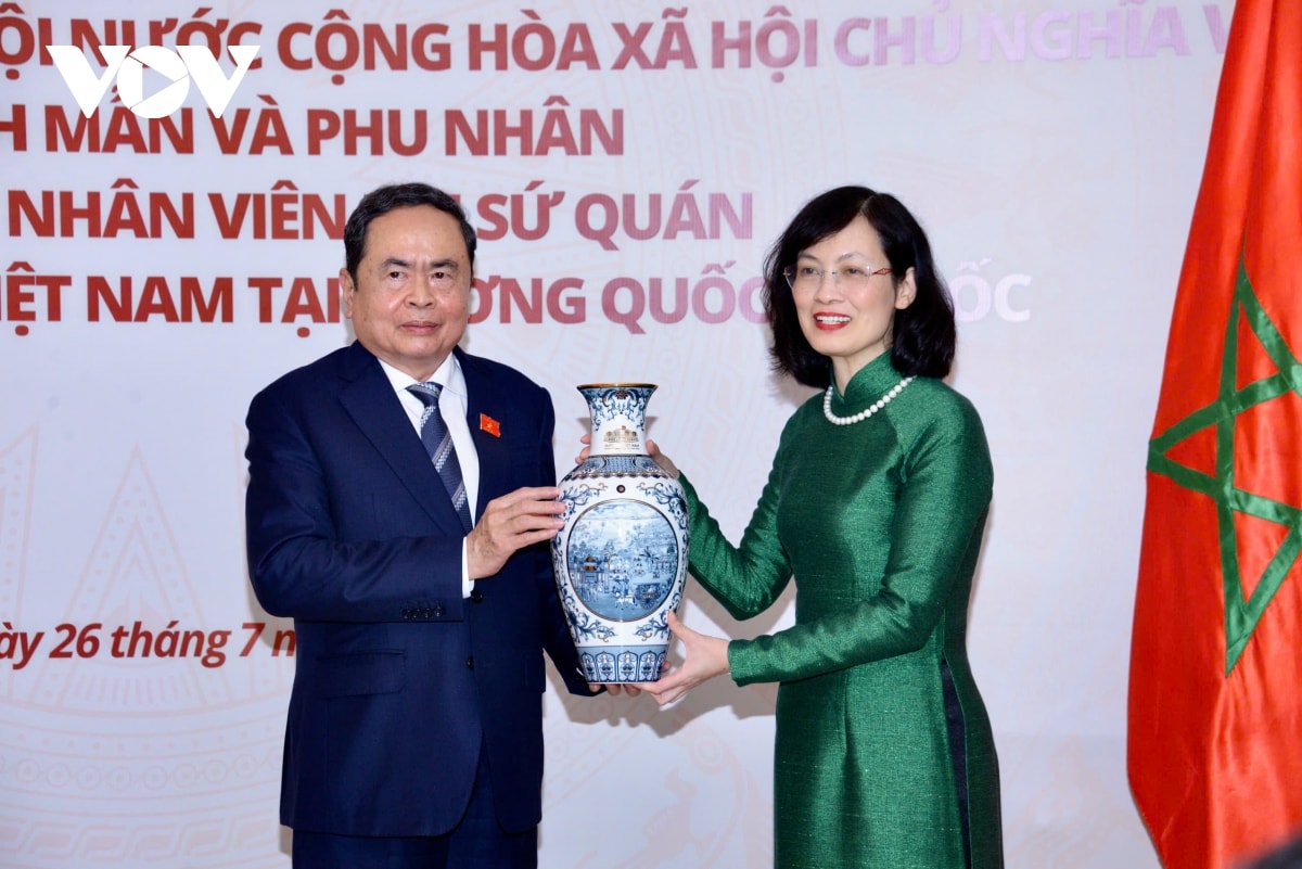 chủ tịch quốc hội gặp Đại sứ quán và cộng đồng người việt tại morocco hình ảnh 4 chu tich quoc hoi gap Dai su quan va cong dong nguoi viet tai morocco hinh anh 4