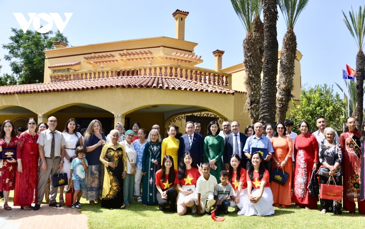 chủ tịch quốc hội gặp Đại sứ quán và cộng đồng người việt tại morocco hình ảnh 8 chu tich quoc hoi gap Dai su quan va cong dong nguoi viet tai morocco hinh anh 8