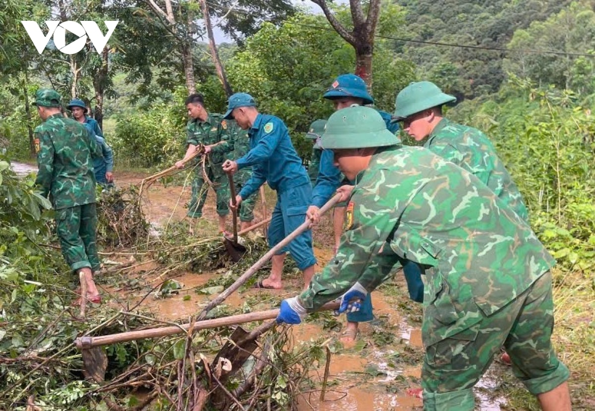 quan - dan chung tay noi ron lu son la hinh anh 3