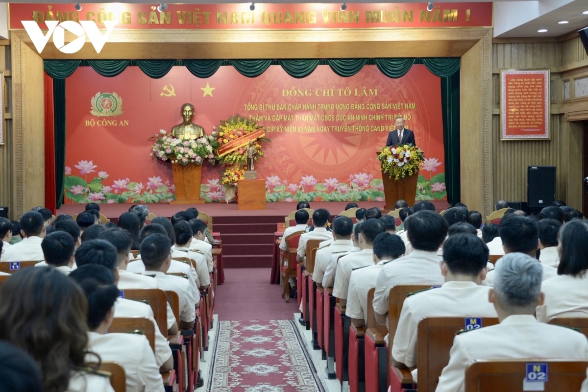 Quang cảnh buổi làm việc.