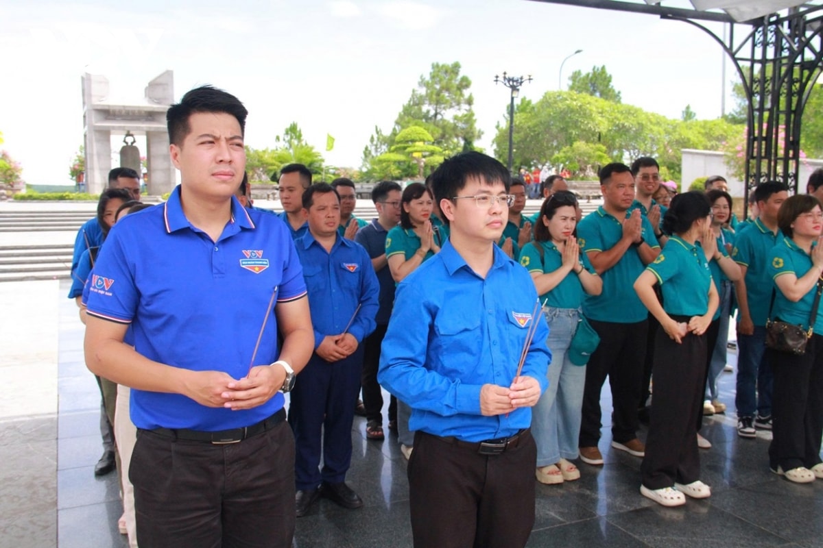 Doan thanh nien vov tri an cac anh hung liet sy, thuong binh, nguoi co cong hinh anh 1