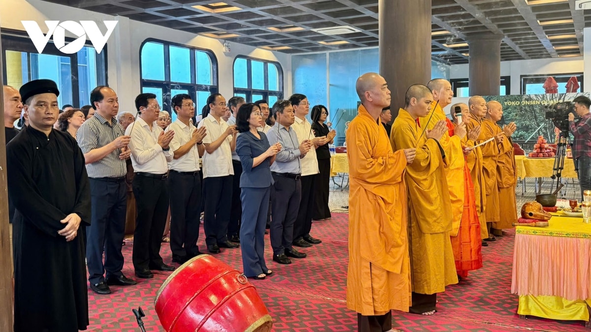 cầu siêu tưởng niệm 39 nạn nhân vụ lật thuyền vịnh xanh 58 trên vịnh hạ long hình ảnh 1 cau sieu tuong niem 39 nan nhan vu lat thuyen vinh xanh 58 tren vinh ha long hinh anh 1