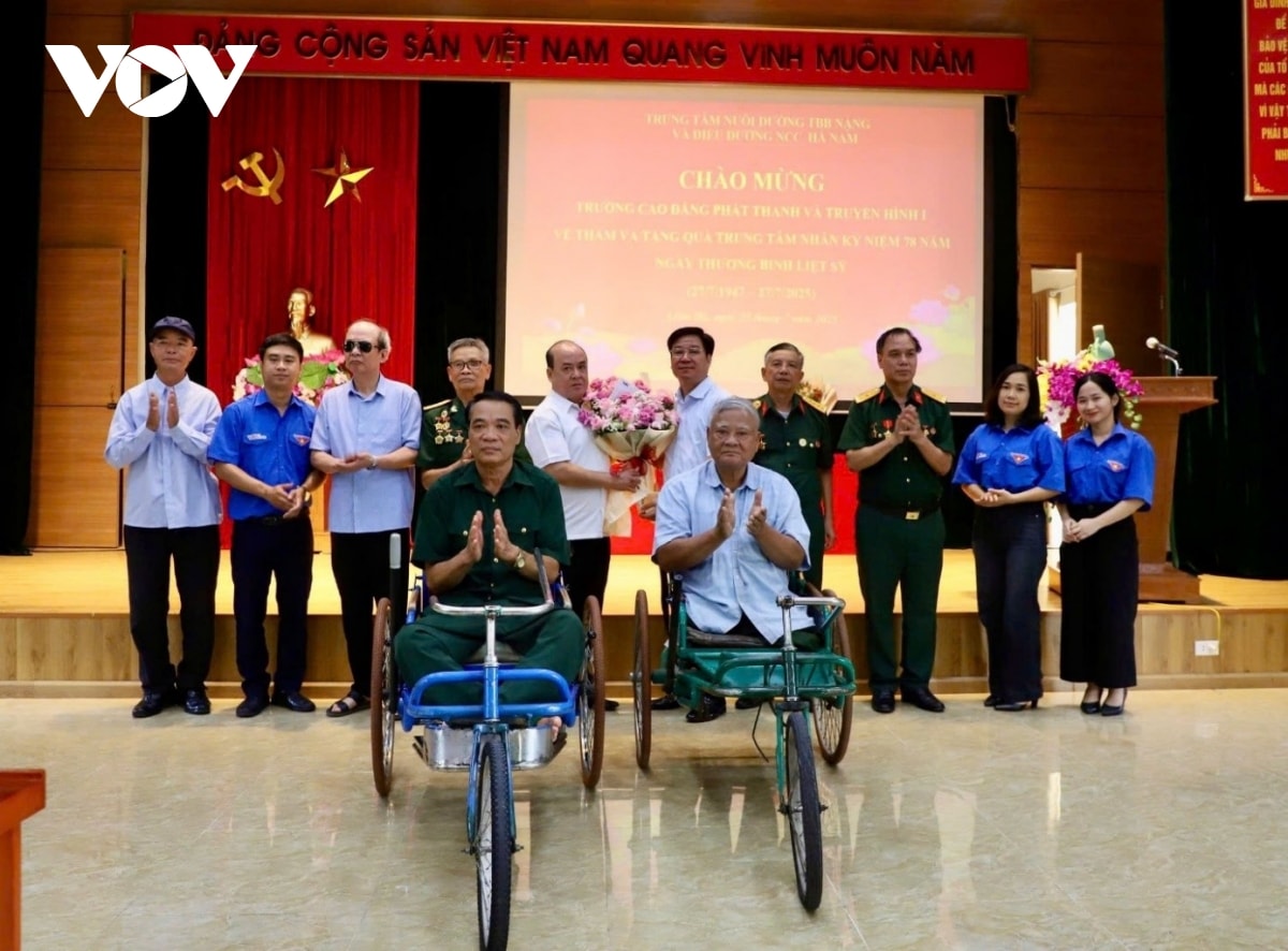 tuoi tre Dai tieng noi viet nam tri an cac thuong binh, liet si hinh anh 10