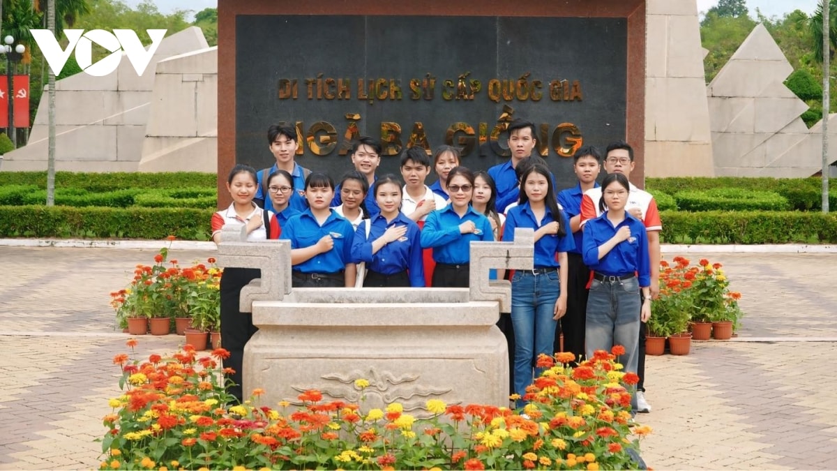 tuoi tre Dai tieng noi viet nam tri an cac thuong binh, liet si hinh anh 11