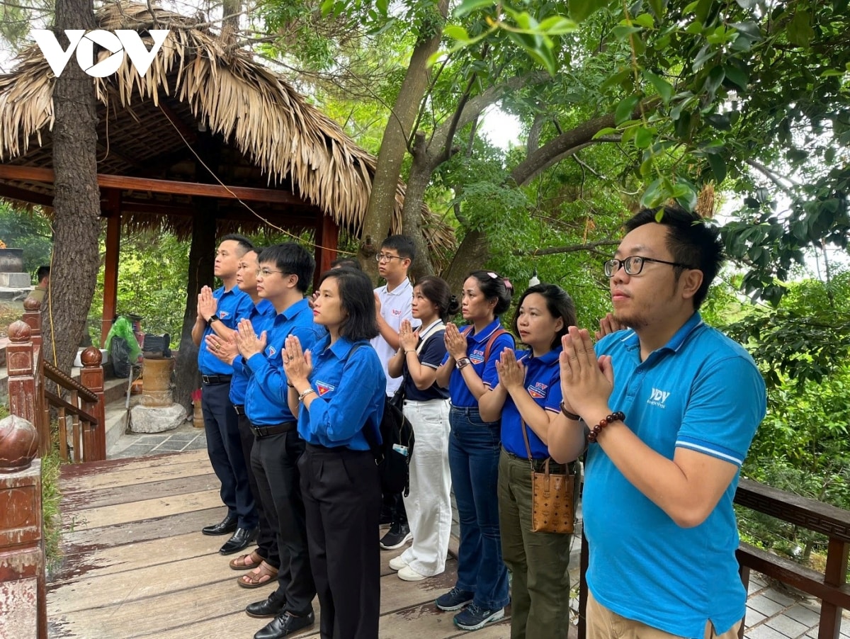 tuoi tre Dai tieng noi viet nam tri an cac thuong binh, liet si hinh anh 3