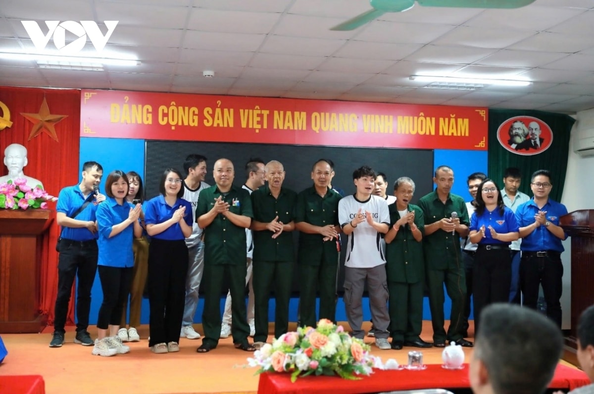 tuoi tre Dai tieng noi viet nam tri an cac thuong binh, liet si hinh anh 7