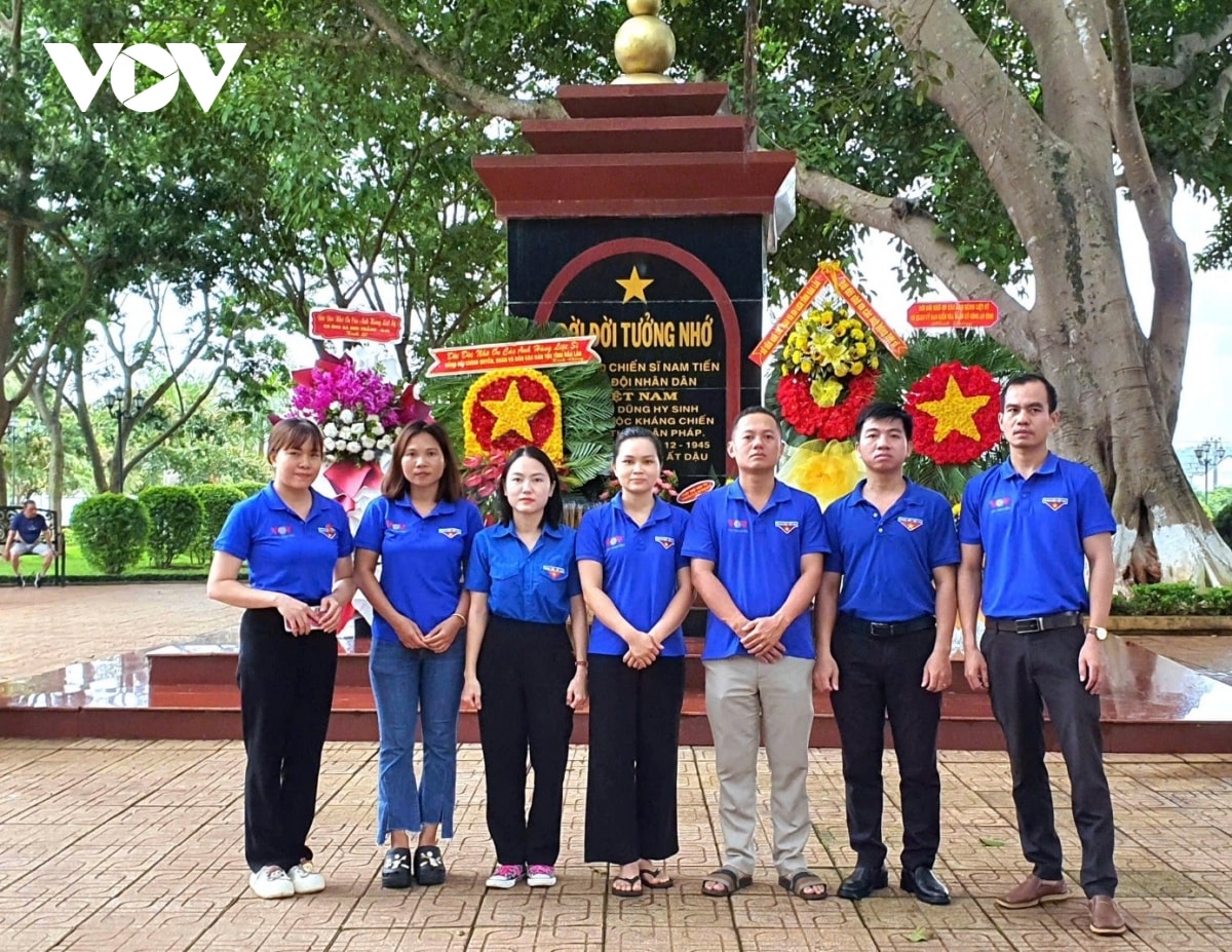 tuoi tre Dai tieng noi viet nam tri an cac thuong binh, liet si hinh anh 8
