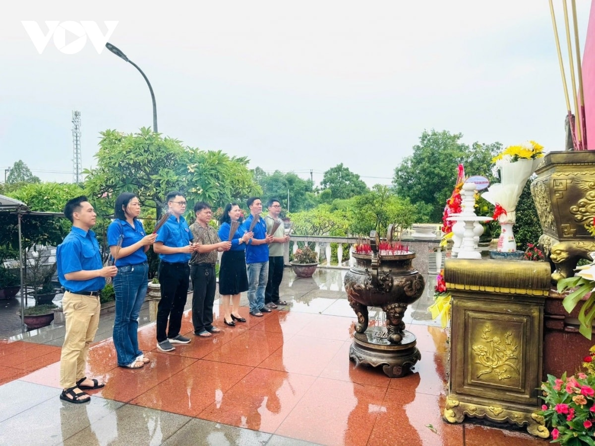 tuoi tre Dai tieng noi viet nam tri an cac thuong binh, liet si hinh anh 9