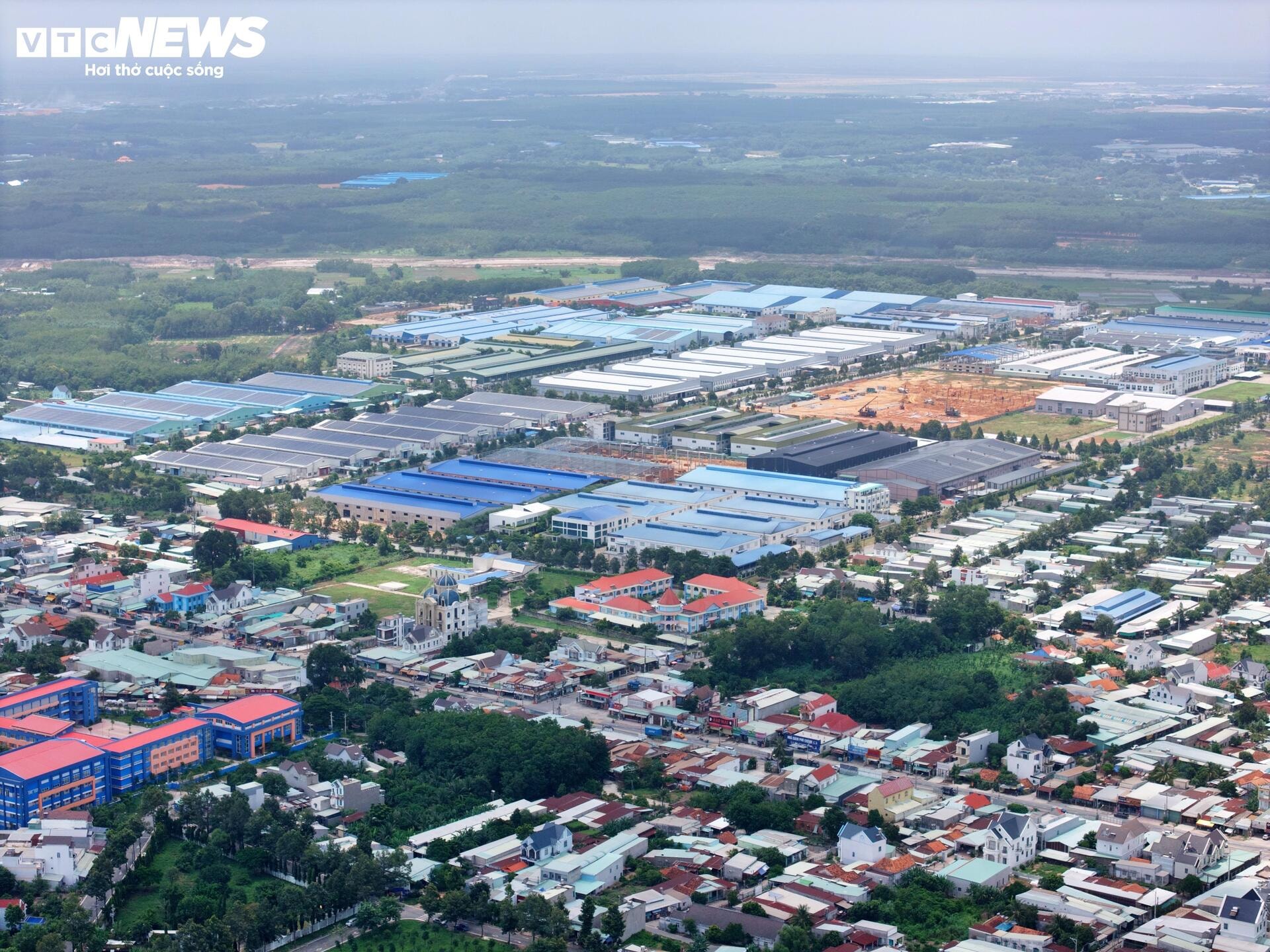 Cận cảnh 'siêu' phường có nhiều khu công nghiệp nhất cả nước - 2