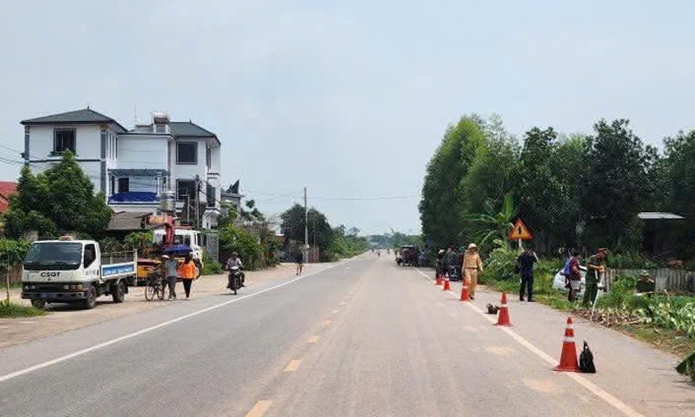 Ô tô mất lái lao xuống ruộng, một phụ nữ tử vong thương tâm hình ảnh 2 O to mat lai lao xuong ruong, mot phu nu tu vong thuong tam hinh anh 2