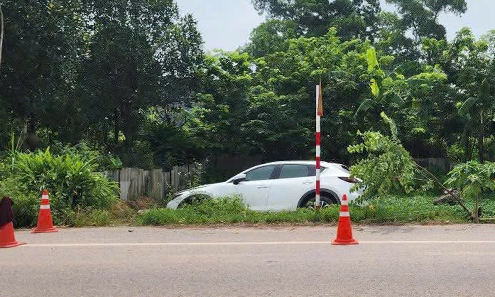 Ô tô mất lái lao xuống ruộng, một phụ nữ tử vong thương tâm hình ảnh 1 O to mat lai lao xuong ruong, mot phu nu tu vong thuong tam hinh anh 1