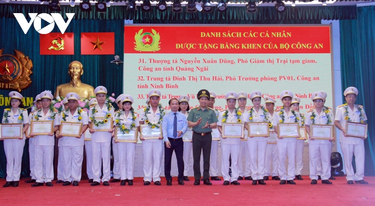bộ công an tổng kết phong trào thi đua dân vận khéo và biểu dương điển hình tiêu biểu hình ảnh 2 bo cong an tong ket phong trao thi dua dan van kheo va bieu duong dien hinh tieu bieu hinh anh 2