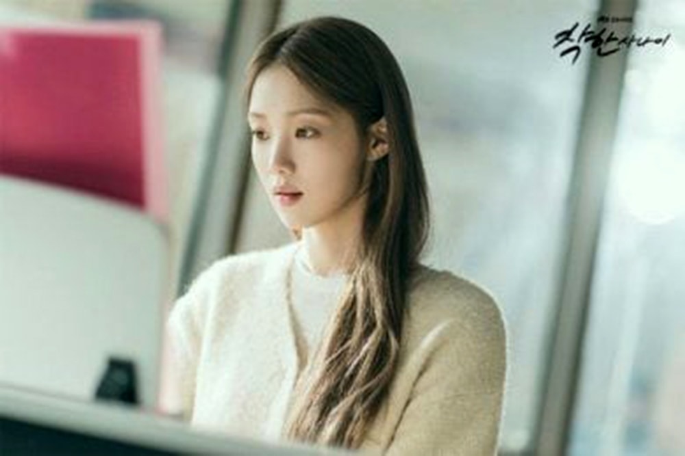 lee sung kyung gay an tuong trong the nice guy vi qua xinh cho vai boi ban hinh anh 2
