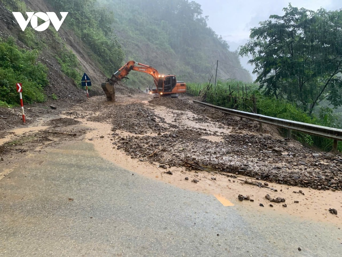mưa lớn gây sạt lở, ngập úng, chia cắt nhiều tuyến đường ở Điện biên hình ảnh 1 mua lon gay sat lo, ngap ung, chia cat nhieu tuyen duong o Dien bien hinh anh 1