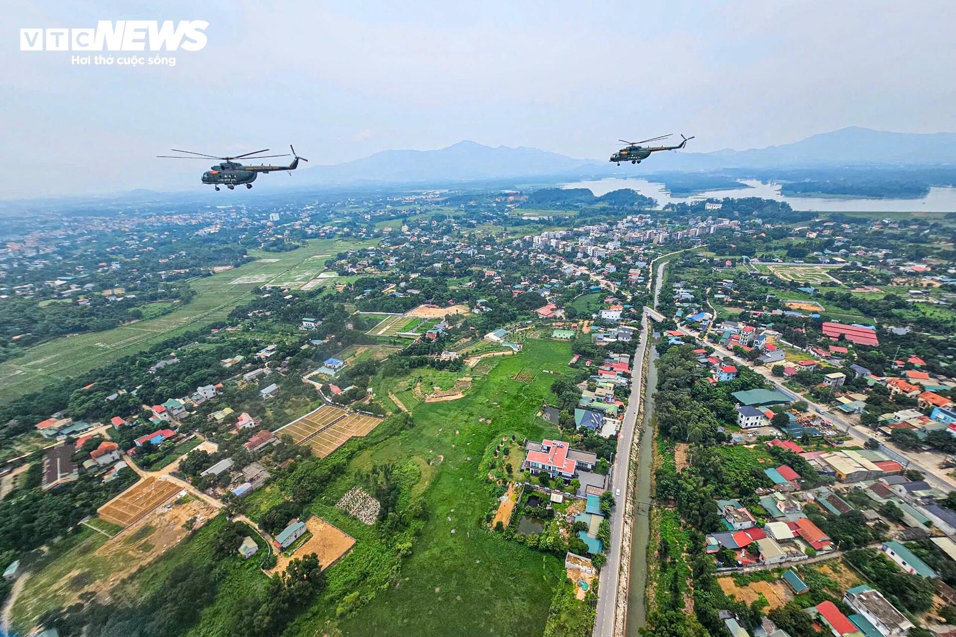 Phi đội trực thăng Mi-8, Mi-17 rèn đội hình trên không, sẵn sàng cho đại lễ 2/9 - 12
