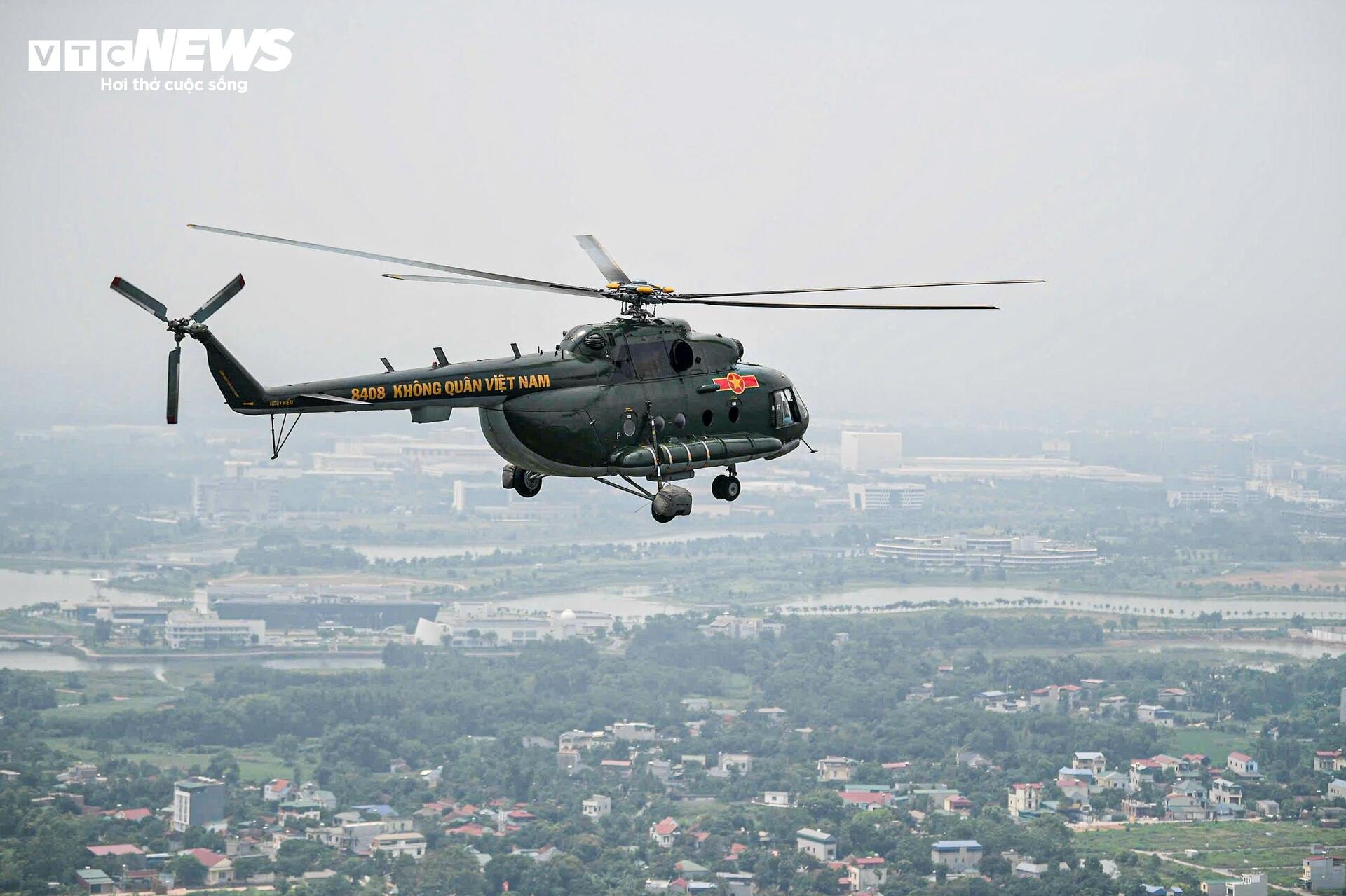 Phi đội trực thăng Mi-8, Mi-17 rèn đội hình trên không, sẵn sàng cho đại lễ 2/9 - 11