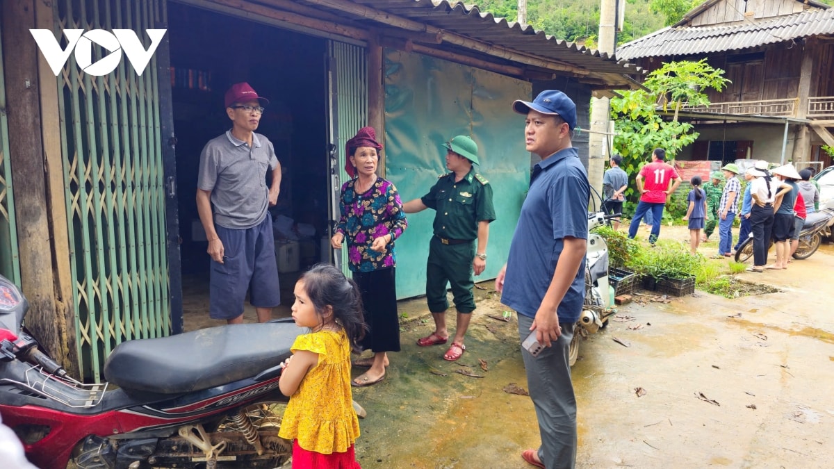 bo doi bien phong son la ho tro ba con vung lu tranh tru an toan trong dem hinh anh 10