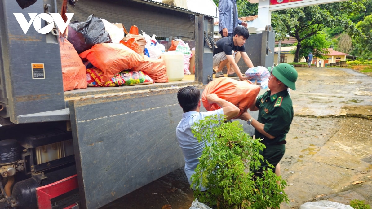 bo doi bien phong son la ho tro ba con vung lu tranh tru an toan trong dem hinh anh 8