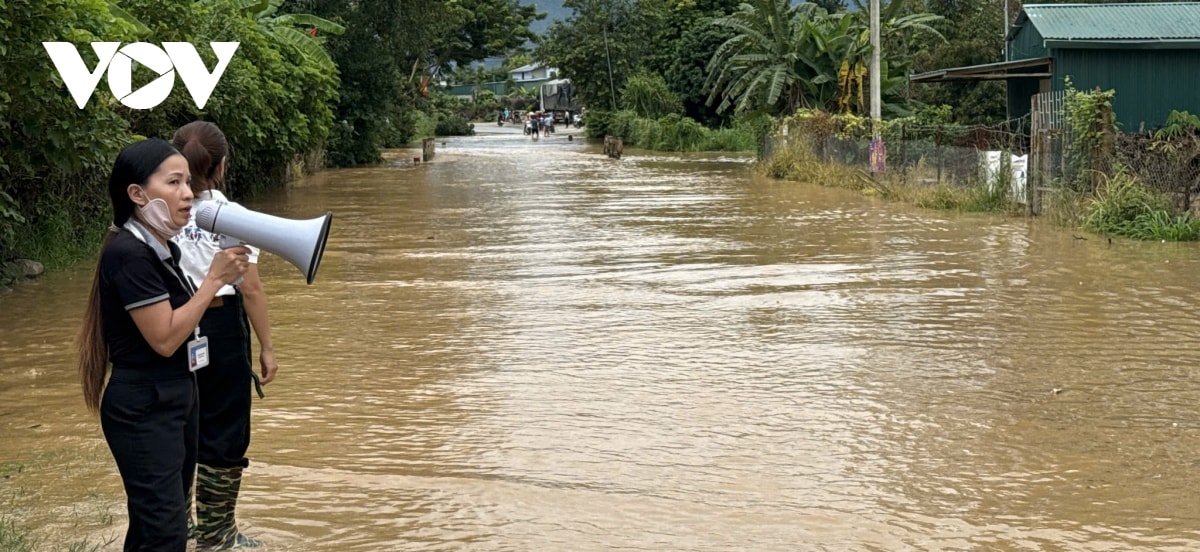 nuoc lu len nhanh, nhieu xa doc song ma, tinh son la phai di doi dan khan cap hinh anh 5