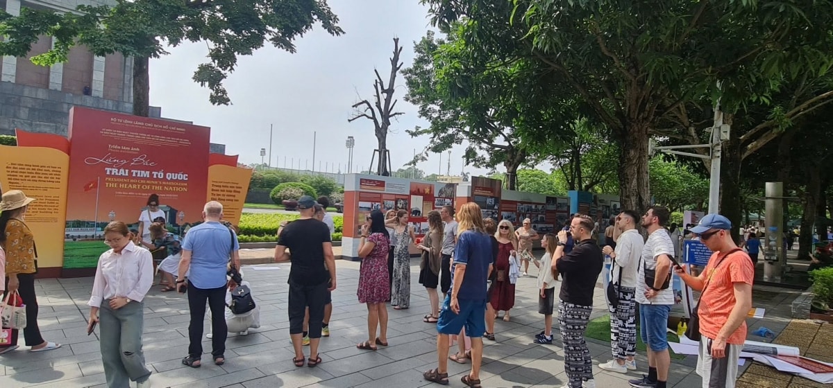 triển lãm ảnh lăng bác - trái tim tổ quốc hình ảnh 5 trien lam anh lang bac - trai tim to quoc hinh anh 5