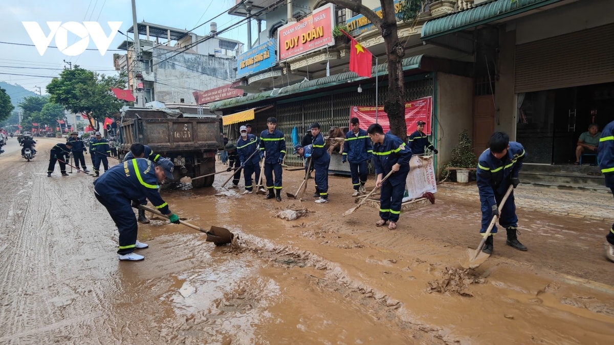 cac luc luong ra quan giup dan khac phuc hau qua sau lu o son la hinh anh 6