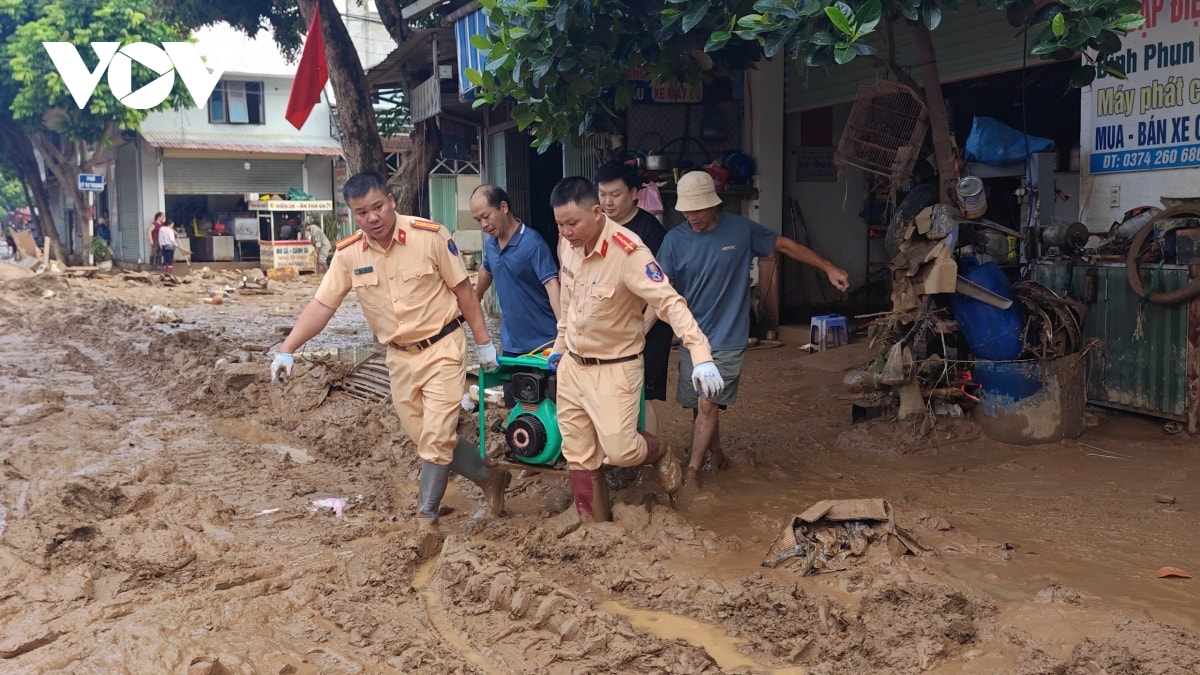 cac luc luong ra quan giup dan khac phuc hau qua sau lu o son la hinh anh 9