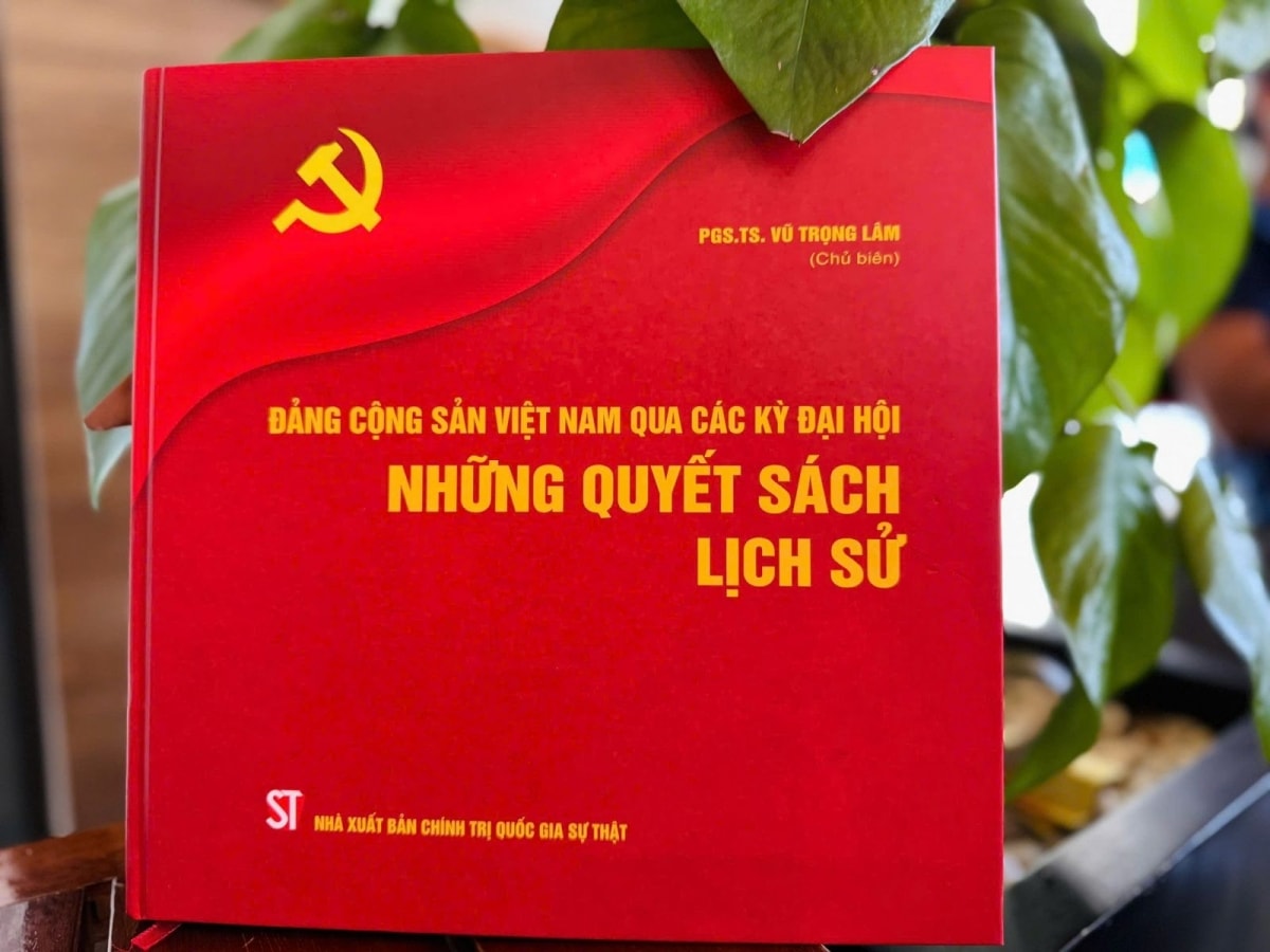 ra mắt sách Đảng cộng sản việt nam qua các kỳ Đại hội - những quyết sách lịch sử hình ảnh 1 ra mat sach Dang cong san viet nam qua cac ky Dai hoi - nhung quyet sach lich su hinh anh 1