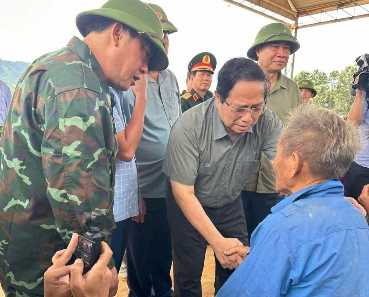 thu tuong kiem tra, chi dao cong tac khac phuc hau qua mua lu o Dien bien hinh anh 1