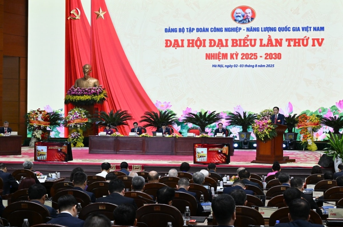 thủ tướng chính phủ dự Đại hội Đại biểu Đảng bộ petrovietnam lần thứ iv hình ảnh 2 thu tuong chinh phu du Dai hoi Dai bieu Dang bo petrovietnam lan thu iv hinh anh 2