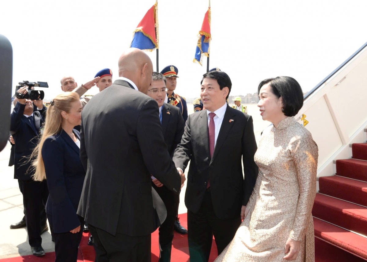 chủ tịch nước lương cường đến cairo, bắt đầu chuyến thăm chính thức cộng hòa ai cập hình ảnh 2 chu tich nuoc luong cuong den cairo, bat dau chuyen tham chinh thuc cong hoa ai cap hinh anh 2